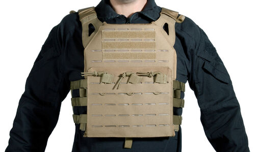 CHALECO PLATE CARRIER CORTE LASER TAN V18 + 2 PLACAS DE PROTECCION DUMMY